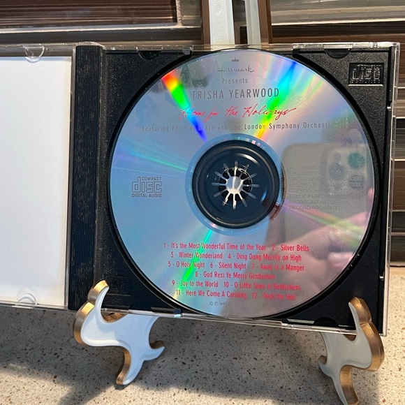 Hallmark: Home for the Holidays by Trisha Yearwood (CD) 1997 - Picture 3 of 3